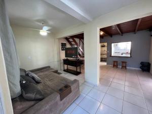 Confortável casa pé na areia com e área gourmet