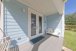 Sea Suite - Large hot tub with an easy walk to the beach