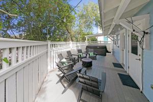 Sea Suite - Large hot tub with an easy walk to the beach