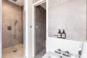 Luxury Eiffel Tower view - Paris 16