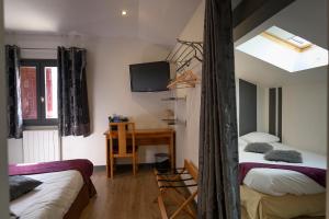 Hotels Logis Hotel Restaurant Le Castel Fleuri : photos des chambres