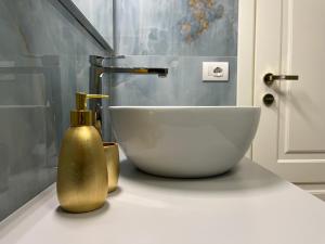 REGINA by The Blue Twins apartments Milano