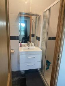 Appartements L8 - Villiers-le-Bel proche Aeroport ROISSY CHARLES DE GAULLES & PARIS : photos des chambres
