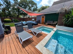 GrandCraftsman style home with pool and hot tub center toof New Orleans