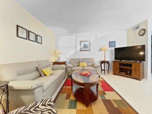 Siesta Beach Condo Rental with direct beach and pool access