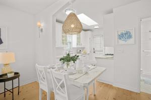 Newport Beach Cottage A