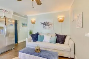 Chincoteague Apartment with Deck Walk to Waterfront - Greenbackville