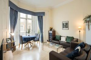 Cosy High-ceiling Victorian flat with balcony - 2mins to Hyde Park, Kensington Palace, NottingHill, High Street Kensington,2BR 2Baths