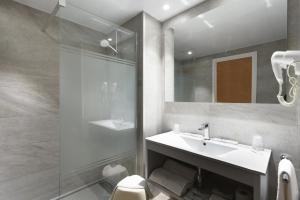 Double Room room in Hotel Oasis Park Splash