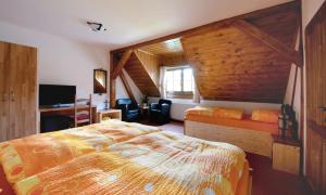 Deluxe Triple Room room in Holzberg