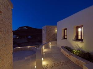 Themonies Luxury Suites Folegandros Greece