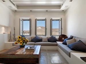 Themonies Luxury Suites Folegandros Greece