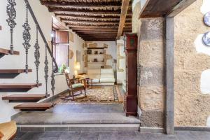 Amiga Mia Traditional House