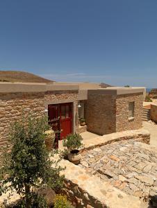 Themonies Luxury Suites Folegandros Greece