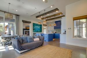 Pool and Covered Patios Sprawling Austin Estate!