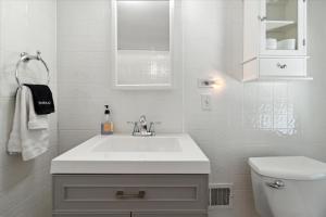 Lakefront Family HomeGolf CartBeach