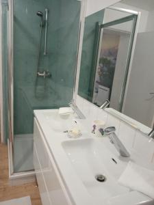 Appartements Maison de bourg dans un quartier medieval, avec petit dejeuner offert : photos des chambres