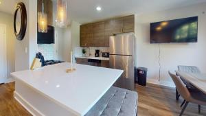 Avenue B234 2Bedroom With Pool, Gym, Parking