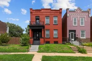 2821: Red Brick Hideaway by JZ Vacation Rentals - Broadway