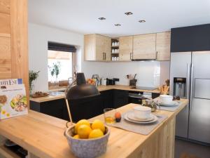 Chalet Luxueux 10 Pers. à Serre Chevalier - Terrasse, Local à Ski, Navette Gratuite - FR-1-762-18