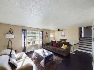 Opuluxe Enjoy Fayettevilles Unit 1 Hidden Gem!