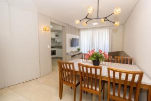 115E - Luxuoso 2 quartos em condomínio fechado em Bombas