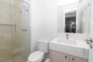 115E - Luxuoso 2 quartos em condomínio fechado em Bombas