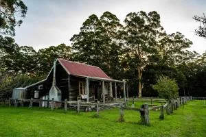 Cosy Farmstay: Green Cabin at Whispering Woods - Beedelup