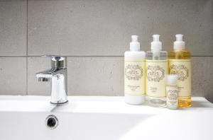 Modern Oasis 500m Beach with AC WiFi Pool