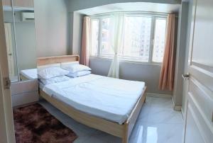 Monarch Parksuites - Balmoral Place (near NAIA, MOA, MOA Arena, DFA)