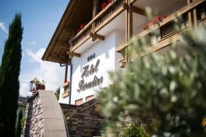 Hotel Paradies - Maia Bassa