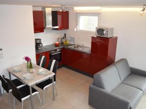 Gîte familial tout confort à Altkirch - Terrasse, jardin, parking, proche pistes cyclables et randos - FR-1-744-5