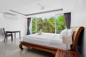 4 bedrooms & bathroom for up to 12 guests 7kms to Patong beach at The Fairways golf villas