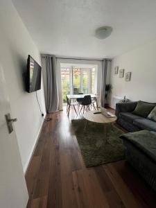 Canary Wharf Haven - Spacious & Homely Entire 1 Bedroom Flat