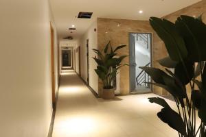 Lanura Apartments and Hotel