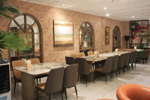 Lanura Apartments and Hotel