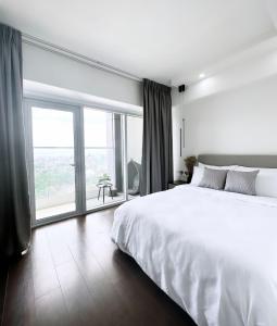 emerin suites @ Aeon Towers