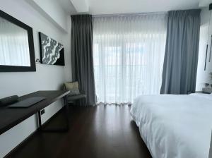 emerin suites @ Aeon Towers