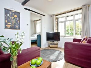 Stables - Uk31176