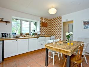 Stables - Uk31176