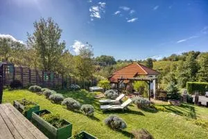 Romantic Haven with Hot Tub - Happy Rentals - Lovrečan Podbelski