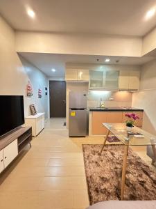 EJs Staycation 4th F with 200mbps Wi-Fi and NETFLIX