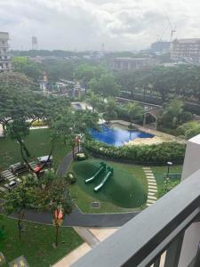 Stylish 2 Bedroom Condo Near BGC and Airport with Fast WiFi