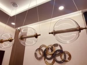 Stylish 2 Bedroom Condo Near BGC and Airport with Fast WiFi