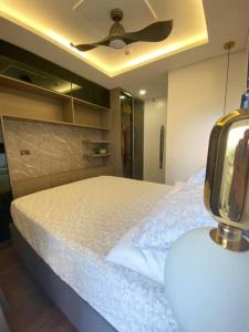 Stylish 2 Bedroom Condo Near BGC and Airport with Fast WiFi