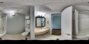 King Room- Non-Smoking room in Baymont by Wyndham Addison