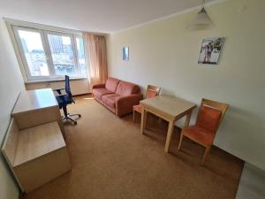 10Q - Z6 Apartment 1003