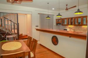 IBSON Villa - 02 Hikkaduwa with 4 Bedrooms & Salt Water Swimming Pool