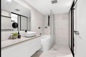 3 Kayannee, 5 Tingira Cres