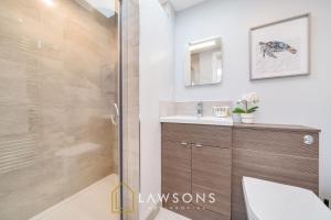 Chic Living by Lawsons with free parking